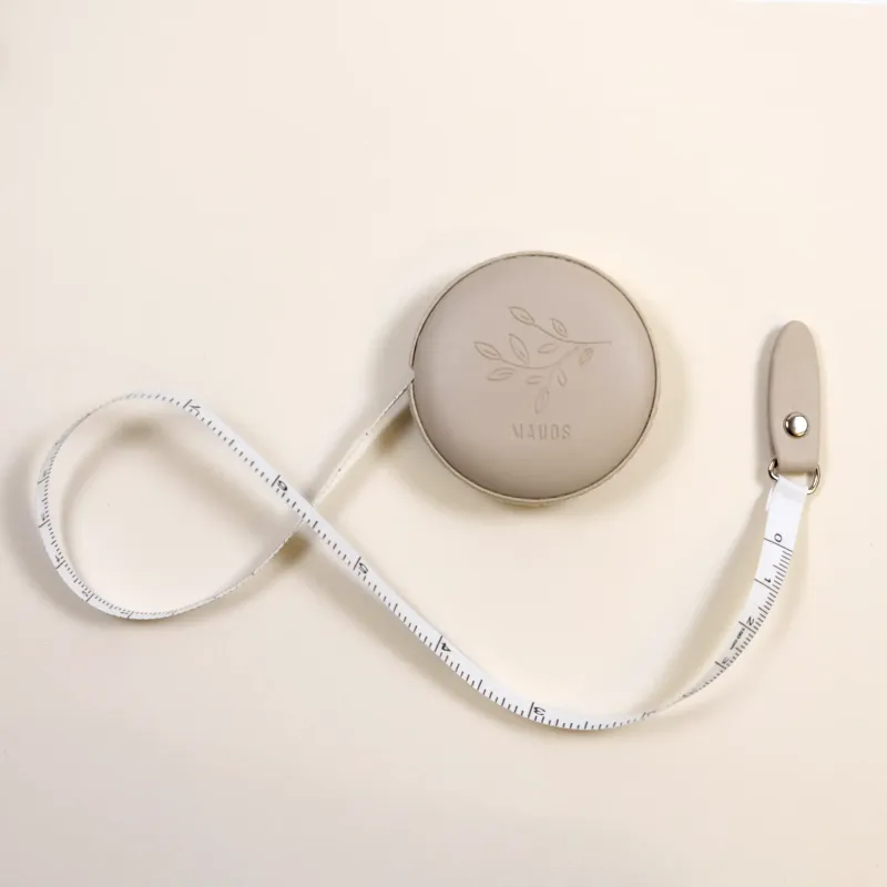 Målebånd i skinnimitasjon